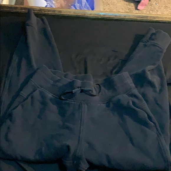 Lululemon joggers - Picture 2 of 4